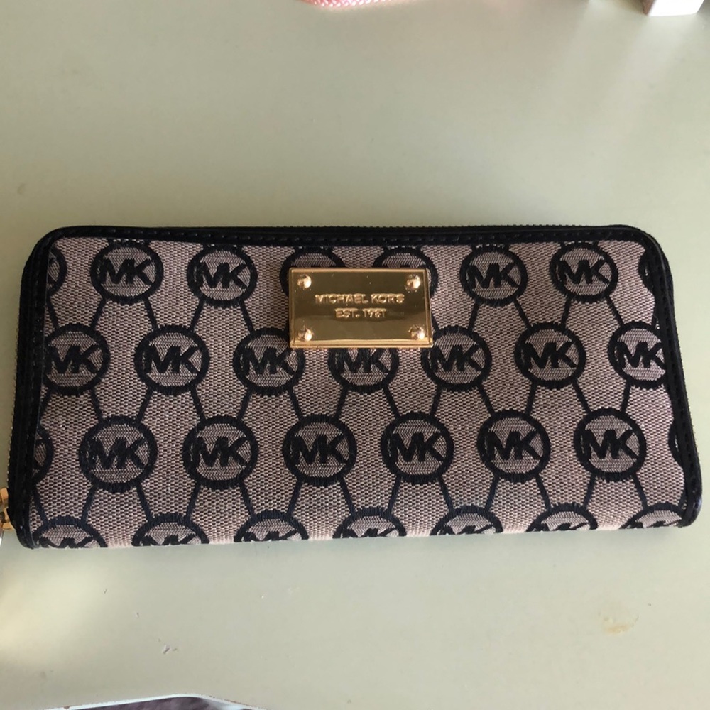 Barely used Michael Kors wallet